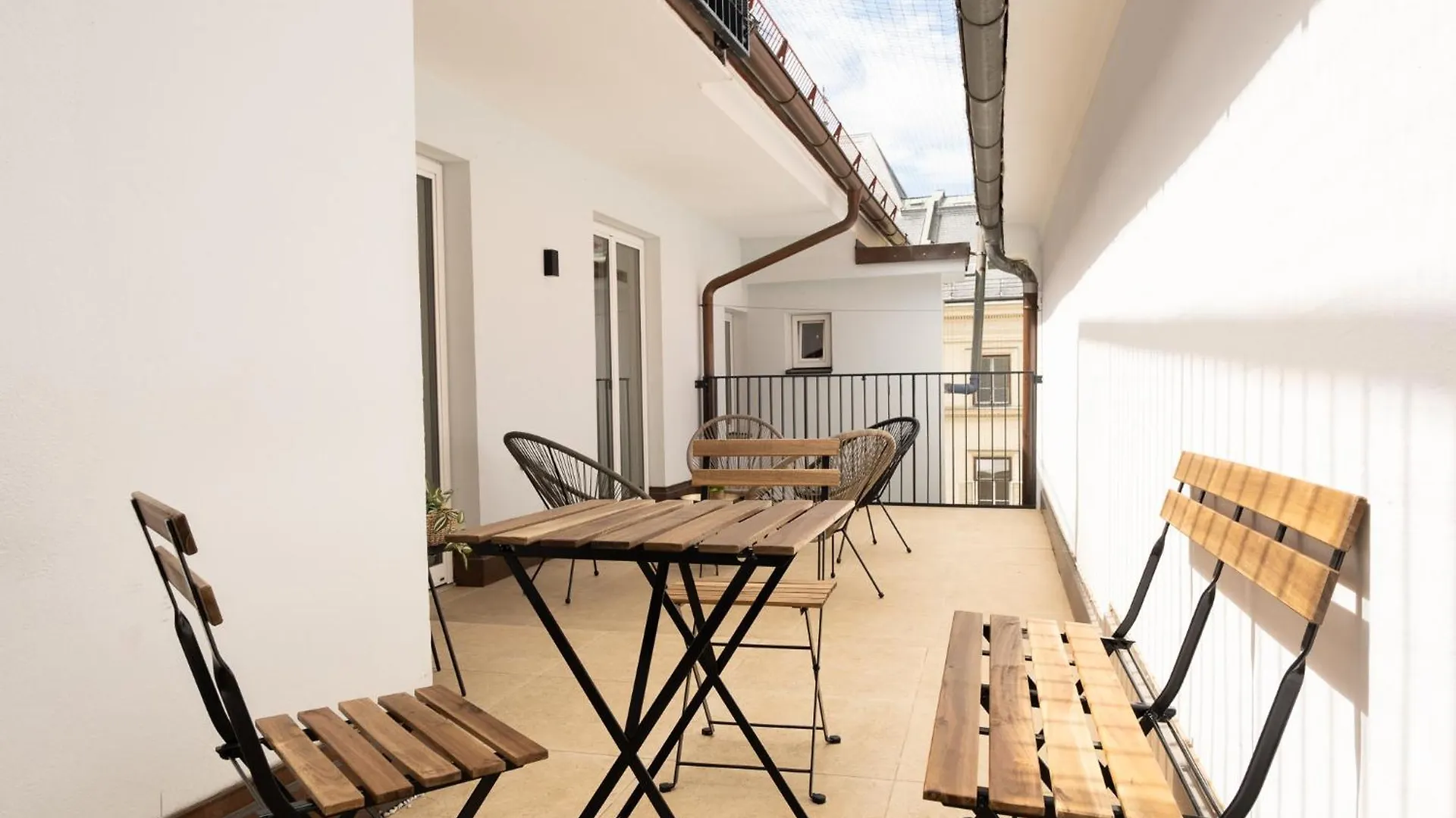 Luxury Stay In City Center With Terrace Graz Apartment